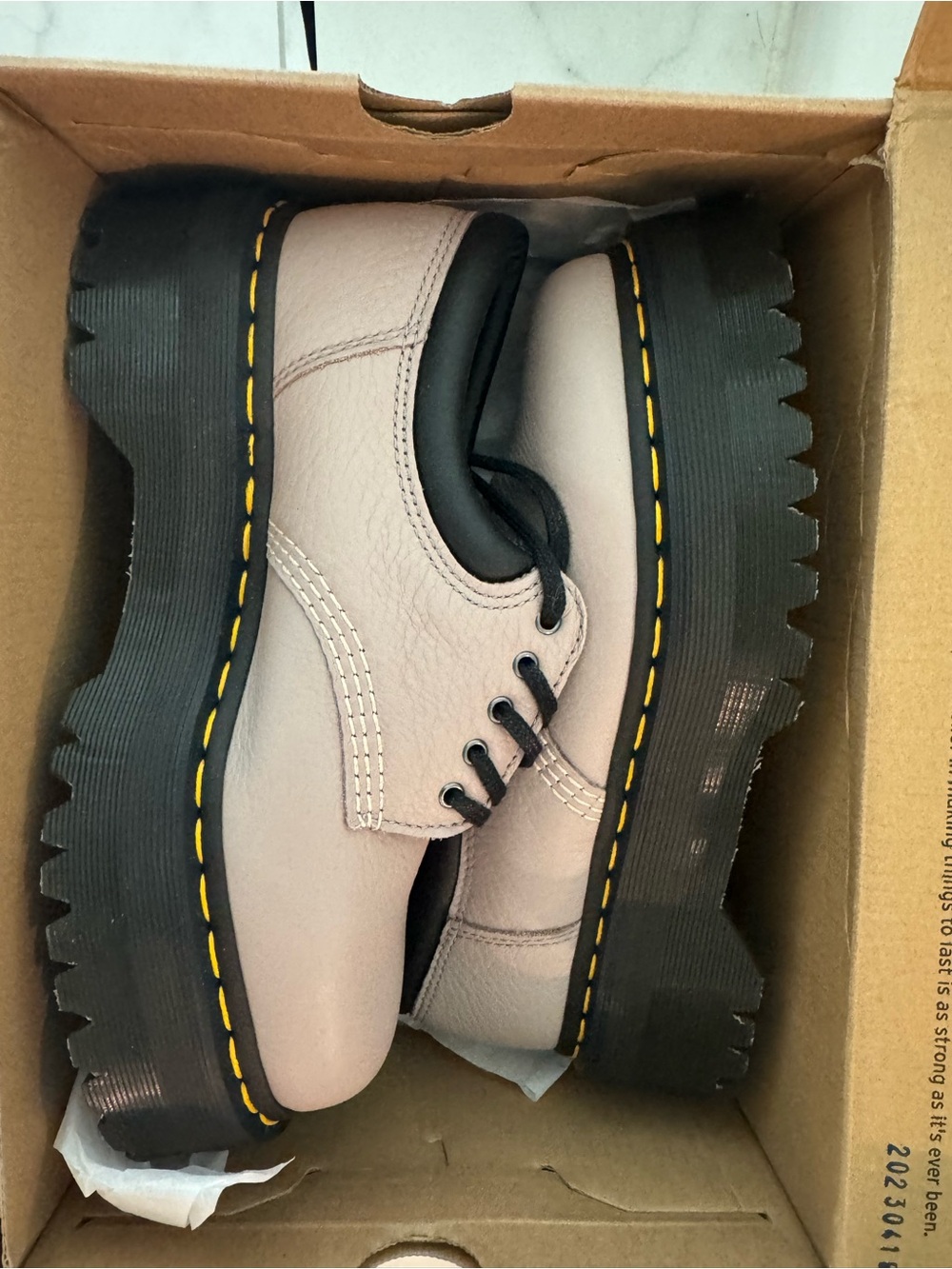 WOMENS NWT 8- Dr. Martens platform Quad in Light purple